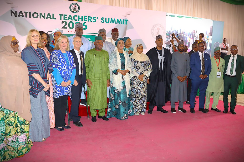 🧑🏾‍🏫 Investing in teachers means investing in Nigeria's future.

At the National Teacher Summit, we joined partners to explore key strategies to enhance teacher motivation: predictable finance, smaller class sizes, enhanced professional development and coaching. 
#UKNGEducation