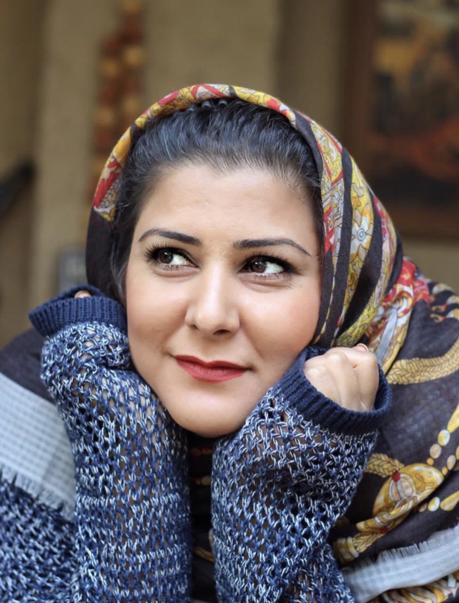 #شیما_قوشه وکیل حوزه زنان و حقوق بشر، رفیقمان، خواهرمان، همرزم مان، در سکوت و بی خبری ست… او قرار بود صدای خیلی از بازداشتی ها باشد و جان های شریف بسیاری را نجات دهد. نزدیک به دو‌ هفته از #بازداشت او می گذرد و ما با نگرانی و اندوه سرپاییم. 
صدای خواهرم باشید✌️