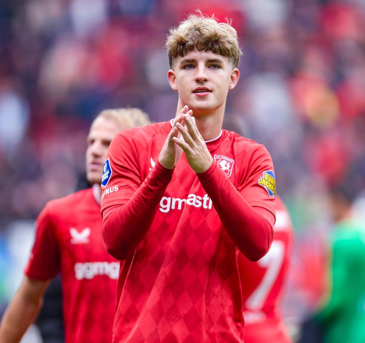 BarcaNewsFRA's tweet image. 🚨 BREAKING: Barcelone s'apprête à finaliser le transfert du défenseur néerlandais Ruud Nystad (18 ans), joueur de Twente. 🇳🇱🔵🔴✅

(@sport) 🎖️