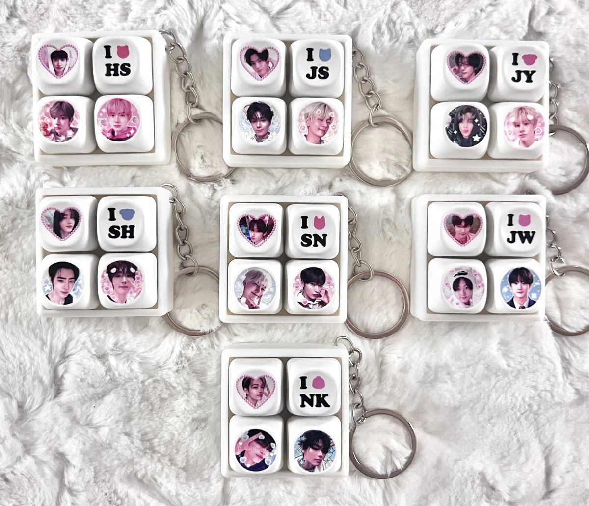 dhkrmf's tweet photo. ENHYPEN 엔하이픈 희승 제이 제이크 성훈 선우 정원 니키 HEESEUNG JAY JAKE SUNGHOON SUNOO JUNGWON NIKI 배니시 베니쉬 배니쉬 키보드키링 키캡 키링 굿즈 포카 비공굿 포토카드 양도 판매 photocard poca wts wtb keyboard keyring keychain 미공포 특전

✨️개당 0.8
준등기 0.2/gs,cu반택 0.19 https://t.co/49Uf5Fl34D
