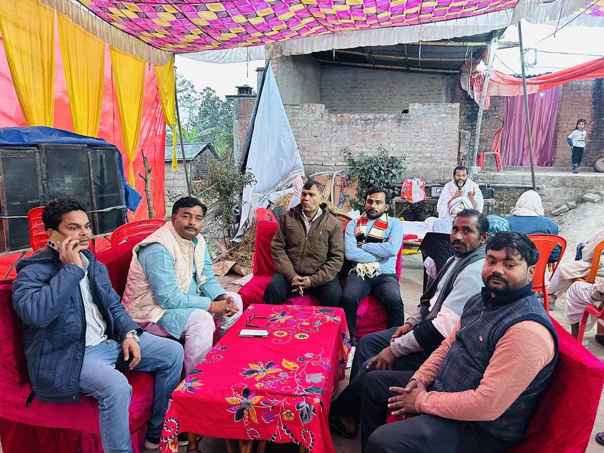 आज अपने विधान सभा क्षेत्र के ग्राम पटेरा बुजुर्ग में स्व. श्री राम किशुन जी की धर्मपत्नी के ब्रह्मभोज कार्यक्रम में सम्मिलित होकर उनके तैल चित्र पर पुष्प अर्पित कर भावभीनी श्रद्धांजलि दी।
ईश्वर दिवंगत पुण्यात्मा को अपने श्रीचरणों में स्थान दें