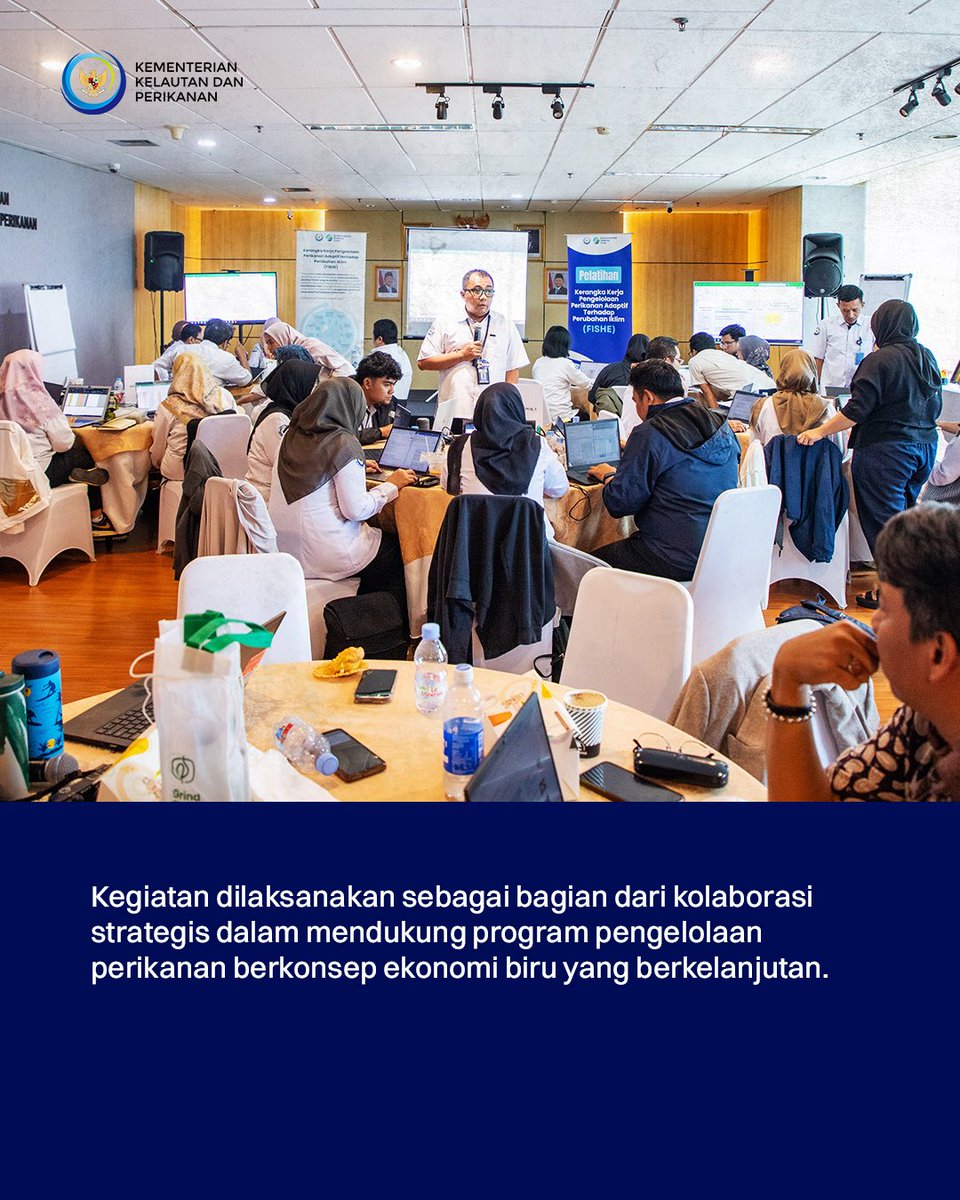 bppsdm_puslatkp's tweet photo. Melalui Pelatihan FISHE, #PuslatKP menyiapkan pelatih yang mampu mengintegrasikan kondisi habitat sebagai dasar pengambilan keputusan pengelolaan perikanan secara adaptif guna mendukung terwujudnya ekonomi biru. https://t.co/ho3S0p3m5w