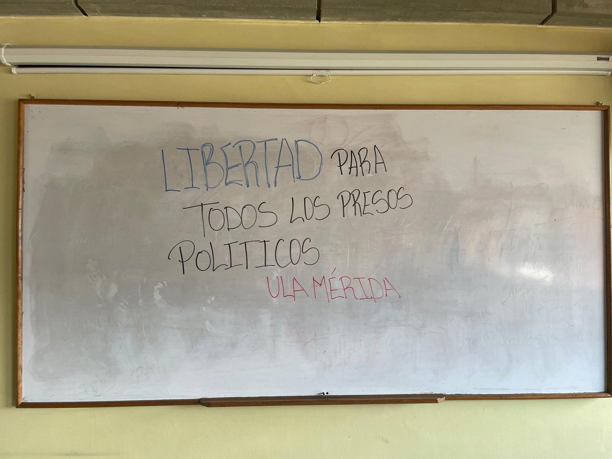 VenEsVenezuela's tweet photo. 20 universidades se unen con un solo mensaje: Libertad para todos los presos políticos:

📍 Universidad de los Andes. (ULA – Táchira / Mérida)

📍 Universidad Rafael Urdaneta. (URU – Zulia)

📍 Universidad del Zulia (LUZ) https://t.co/np1nwHypHS