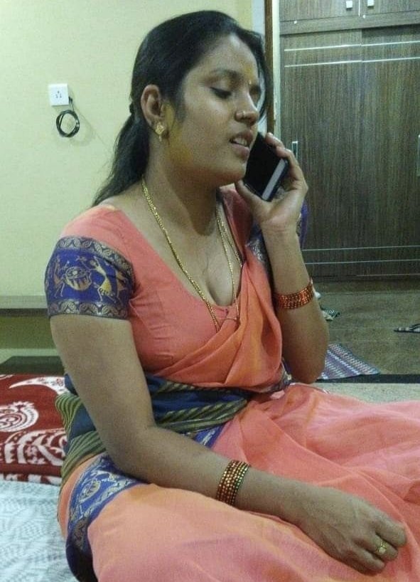 slut_familyy's tweet image. Amma - Engapa iruka? Nee HOSTEL la irunthu varanu sonna naalula irunthey Amma ku aripu start ayiduchu.. inum evlo neram da?

Payan - W@tha bus late maa.. vanthuran ☹️

Amma - Sekaram vanthu thola irukura mood la evan DOOR thattunalum avuthu paduthurvan, apro enna nee kochukatha..