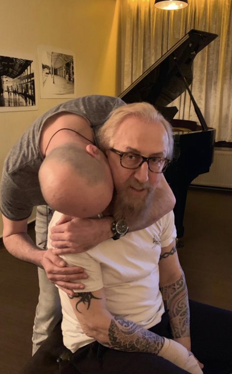 Bugün olsaydın 73. Yaşını kutlayacaktık. Murat seni mis gibi kokan boynundan öpecekti. Ben zaten gece 00:00 da seni arayacaktım. Olmadı babam olmadı. Seni çok özlüyorum her gün, bugün doğduğun gün ve her güzel anımızda daha çok özlüyorum. Eksik kaldım babam @nazmisunal Ve iyi ki