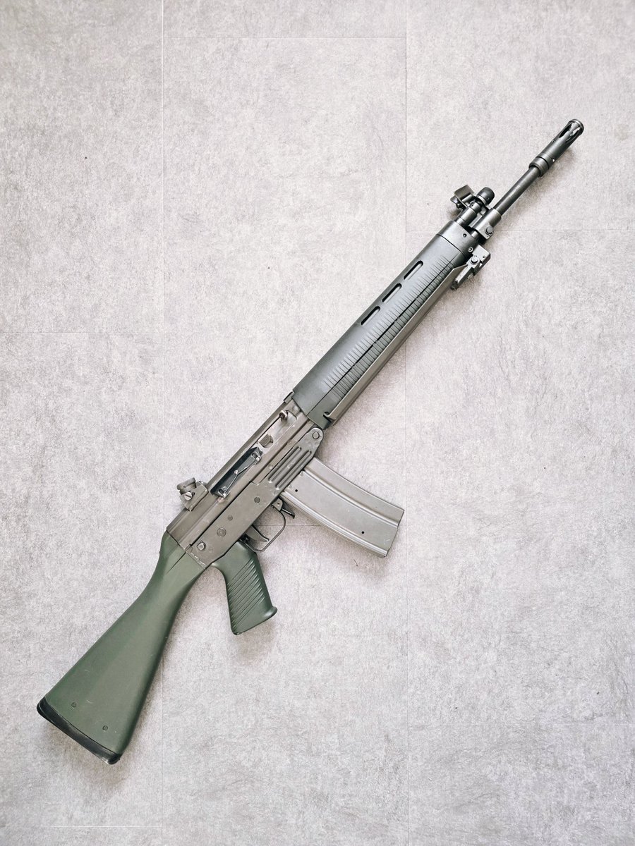 いかにも80年代に考えられた未来のアサルトライフル✨️ そして今は