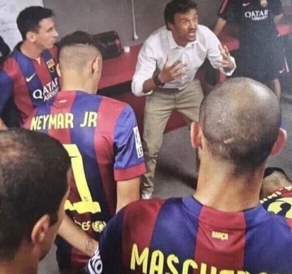 OutMessi_'s tweet photo. Antes de la final de la Champions League contra la Juventus en 2015,
Luis Enrique reunió a sus jugadores en el túnel y les hizo una pregunta simple:

“¿Qué va a pasar después de 90 minutos esta noche?”

Xavi y Rakitić respondieron:
“No lo sabemos todavía, pero vamos a darlo todo e intentar levantar el trofeo”.

Enrique negó con la cabeza y dijo:

“Incorrecto.”
“Después de 90 minutos, el FC Barcelona va a levantar la Champions League.”
“Porque tengo la mejor plantilla del mundo y nadie puede detenernos… ni siquiera la Juventus.”

90 minutos después.
Barcelona 3–1 Juventus.
Campeones de Europa.

Mentalidad. Creencia. ADN Barça. 💙❤️