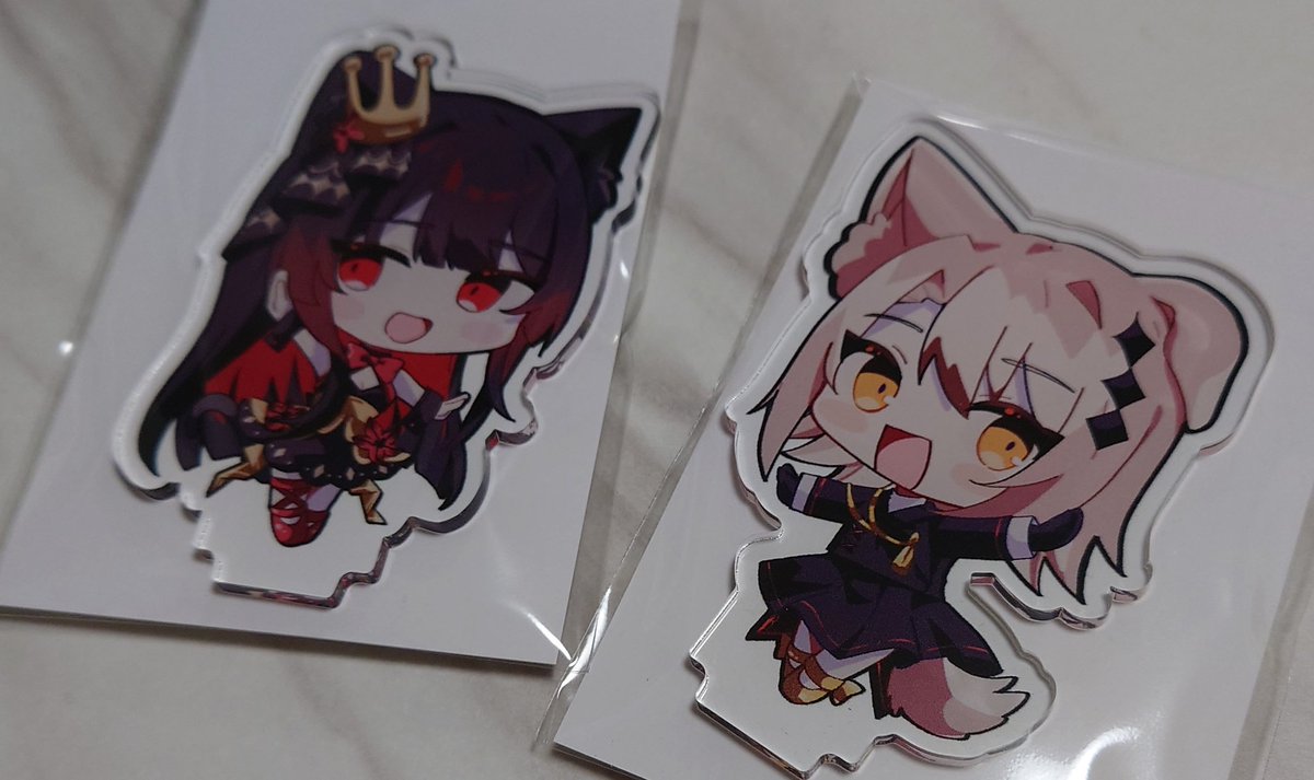 「頒布予定であるレイヒロアクスタの見本が届きました〜 めちゃくちゃ可愛いです 各6」|茶糖さちこのイラスト