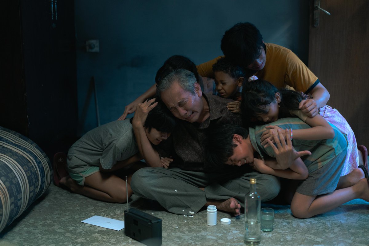 Film drama keluarga yang siap bikin hati anget dan mata berkaca-kaca. Surat Untuk Masa Mudaku udah tayang di Netflix 🥹