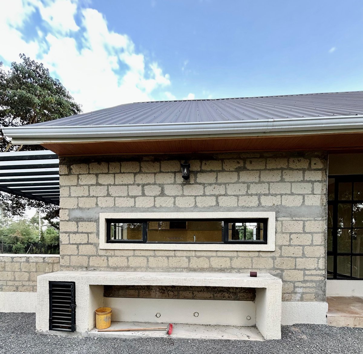 Small kitchen with a picture ribbon window