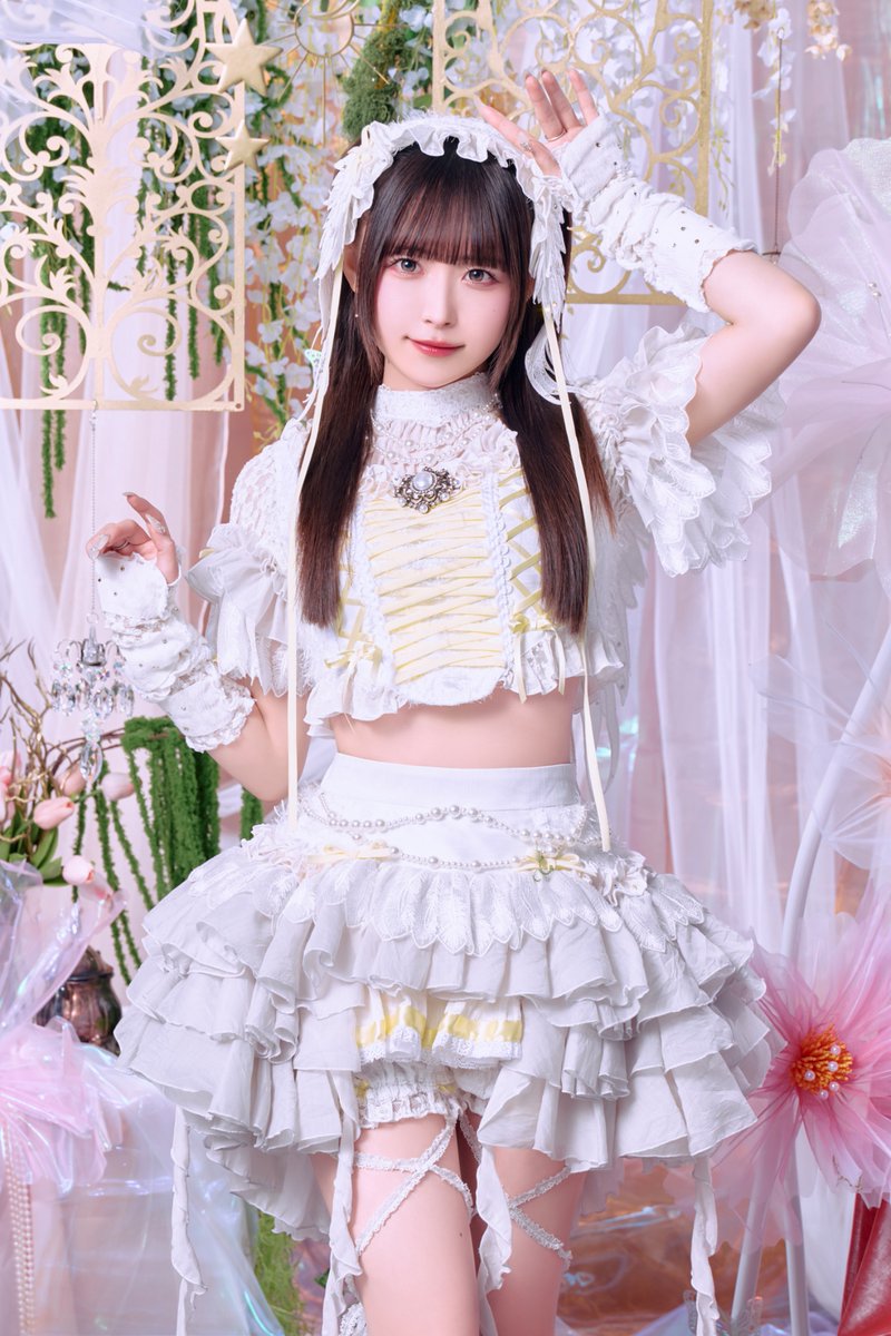 お知らせ】 新ソロアーティスト写真公開✨ きゅるりんってしてみて