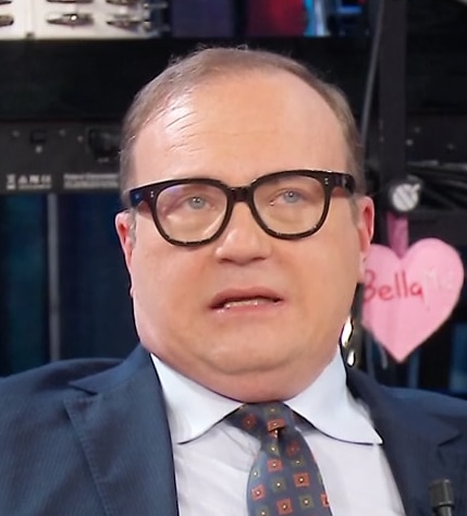 “Un poliziotto che spara a un criminale che non si ferma o non si mostra collaborativo, non commette nessun reato”. Così oggi Tommaso Cerno.
Questo fenomeno da baraccone dieci anni fa santificava i teppisti no Tav come i nuovi partigiani e adesso gli sparerebbe direttamente in