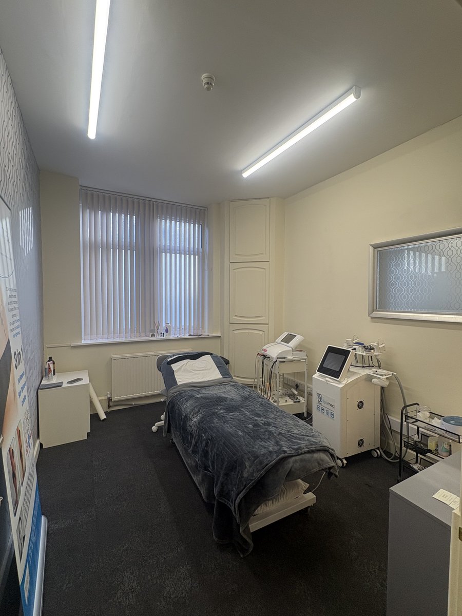 TowndoorLtd's tweet image. A bright upgrade for one of our longstanding and valued tenants ✨

New LED lights installed in Unit G3 - What a transformation! 💡

#LEDLights #LongStandingTenant #ValuedTenant #MelthamMills