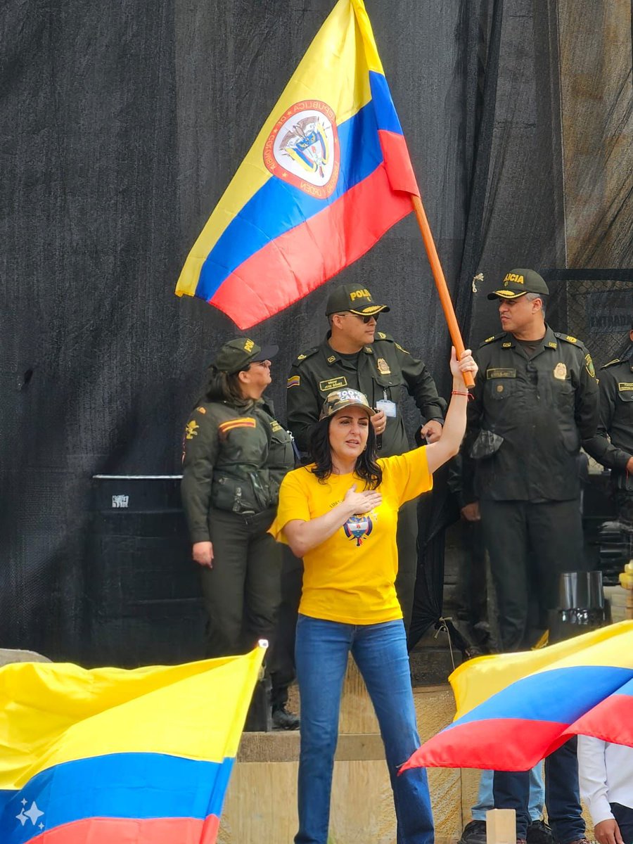 #ULTIMAHORA confirmamos la presencia de nuestra valiente amiga Maria Fernanda Cabal Molina <a href="/MariaFdaCabal/">María Fernanda Cabal</a> al Foro de La Cofradía de La Perla empresaria, politóloga y política colombiana, senadora de la República y fundadora de <a href="/CeDemocratico/">Centro Democrático</a>