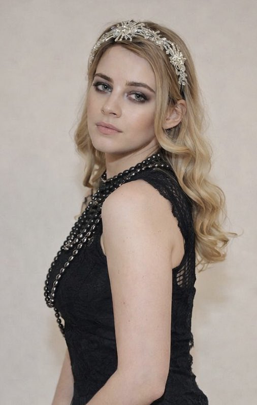 hero_langford's tweet photo. Josephine Langford for Great Gatsby read https://t.co/pFoJJbcrrz