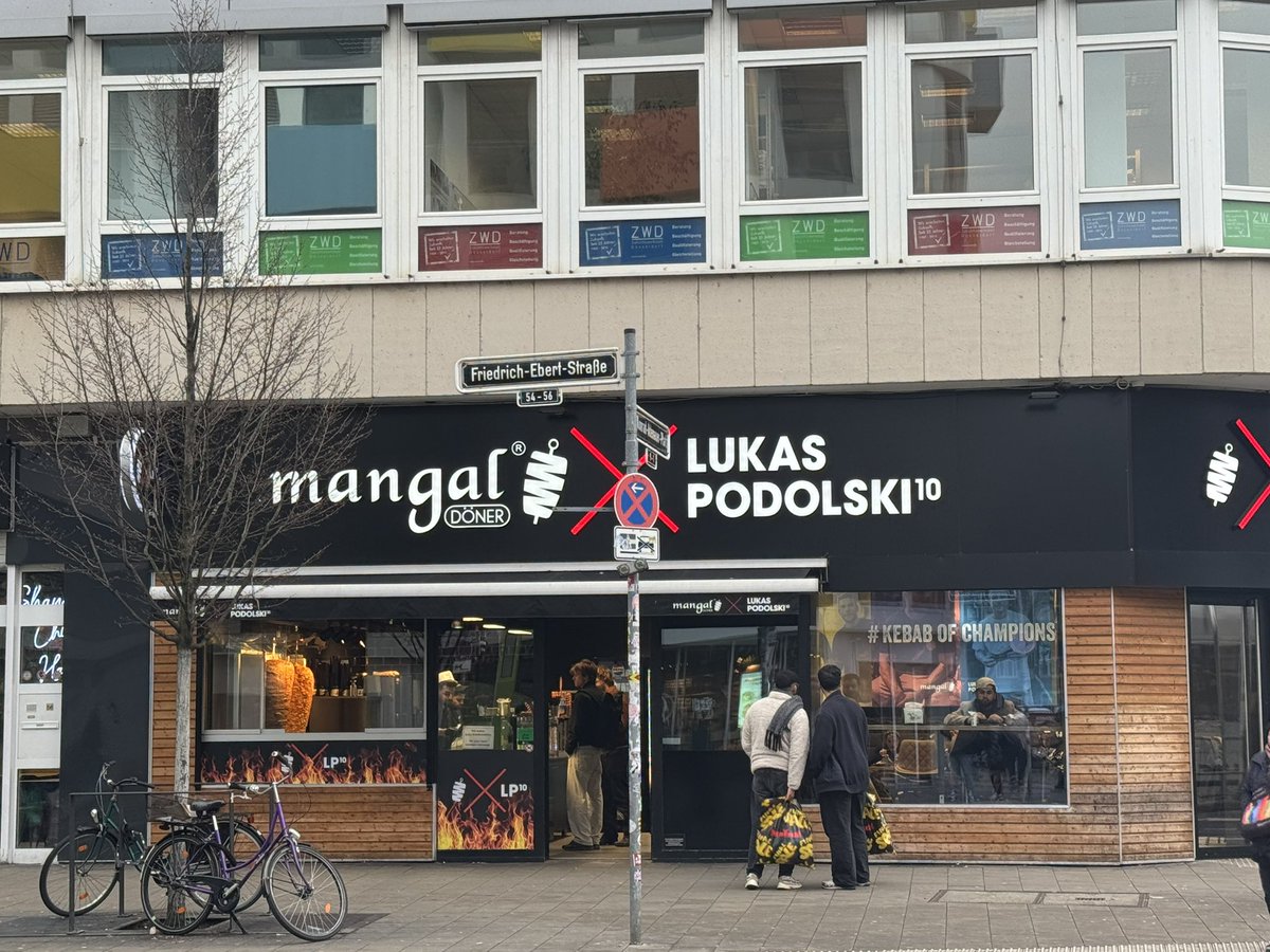 INTERBLOG241's tweet image. Tutto ciò è surreale 😆