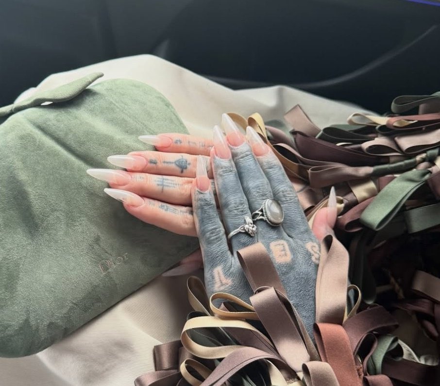 princess hand reveal