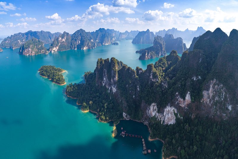 podyps's tweet photo. กรื๊ดดดดด! จังหวัดบ้านเกิดฉันเองจ้าา!!
Khao Sok National Park 🏞️ Surat Thani เป็นอุทยานน้ำจืดที่ใหญ่สุดๆ ล้อมรอบไปด้วยธรรมชาติสีเขียวอุดมสมบูรณ์ ไม่ใช่ทะเลนะจ๊ะ สวยมากกกกก🫶🏻🥹⛰️

LISA AMAZING AMBASSADOR
#AmazingThailandxLISA 
#AmazingThailandExclusiveNight https://t.co/UxqWoBwBXE