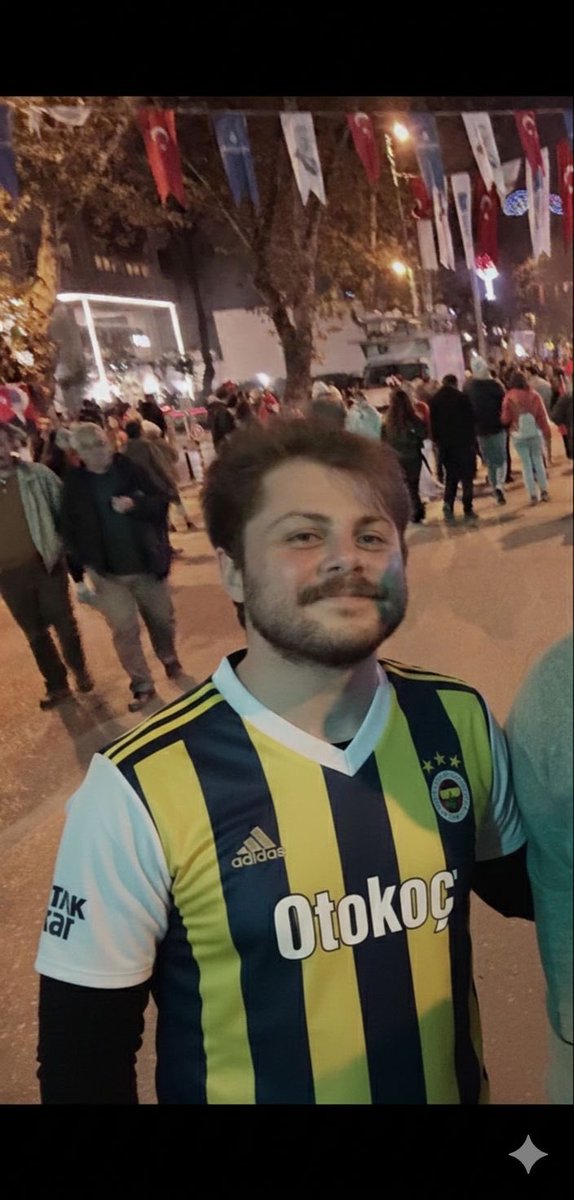 ACİL/ Fenerbahçeli kardeşimiz Bilgi üniversitesi öğrencisi Deniz İbişler İstanbul’da cumartesi gününden beri kayıp. En son metroya binerken görülmüş. Görenlerin
Yüksel İbişler
05071073591
Turan Tekiner
Sevginar Serteser
05327275703 ile irtibat kurmaları rica olunur.