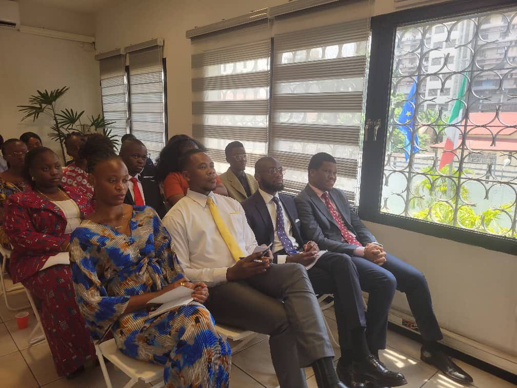 Fericofficiel's tweet photo. #ÉchangeDiplomatique | Le Forum d’Etude des Relations Internationales du Congo a été reçu par Son Excellence  Dino SORRENTINO, Ambassadeur d’Italie en RDC 🇮🇹 🇨🇩. @italyindrc 

#Diplomatie #CoopérationAuDéveloppement
#RelationsInternationales #Italie #DéveloppementRDC https://t.co/6telPnjFVe
