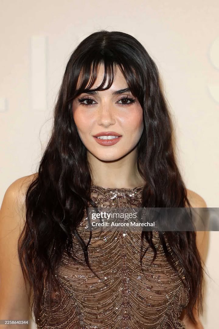 KbAskbitti's tweet image. 🫠🫠🫠🤩 #HandeErçel #ELIESAABHAUTECOUTURE #ParisFashionWeek