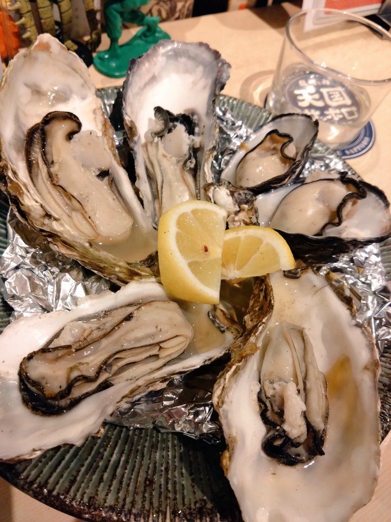 KitanoHatch's tweet image. こないだの週末に食べたランプステーキと牡蠣美味しかった…( ´ ཫ ` )