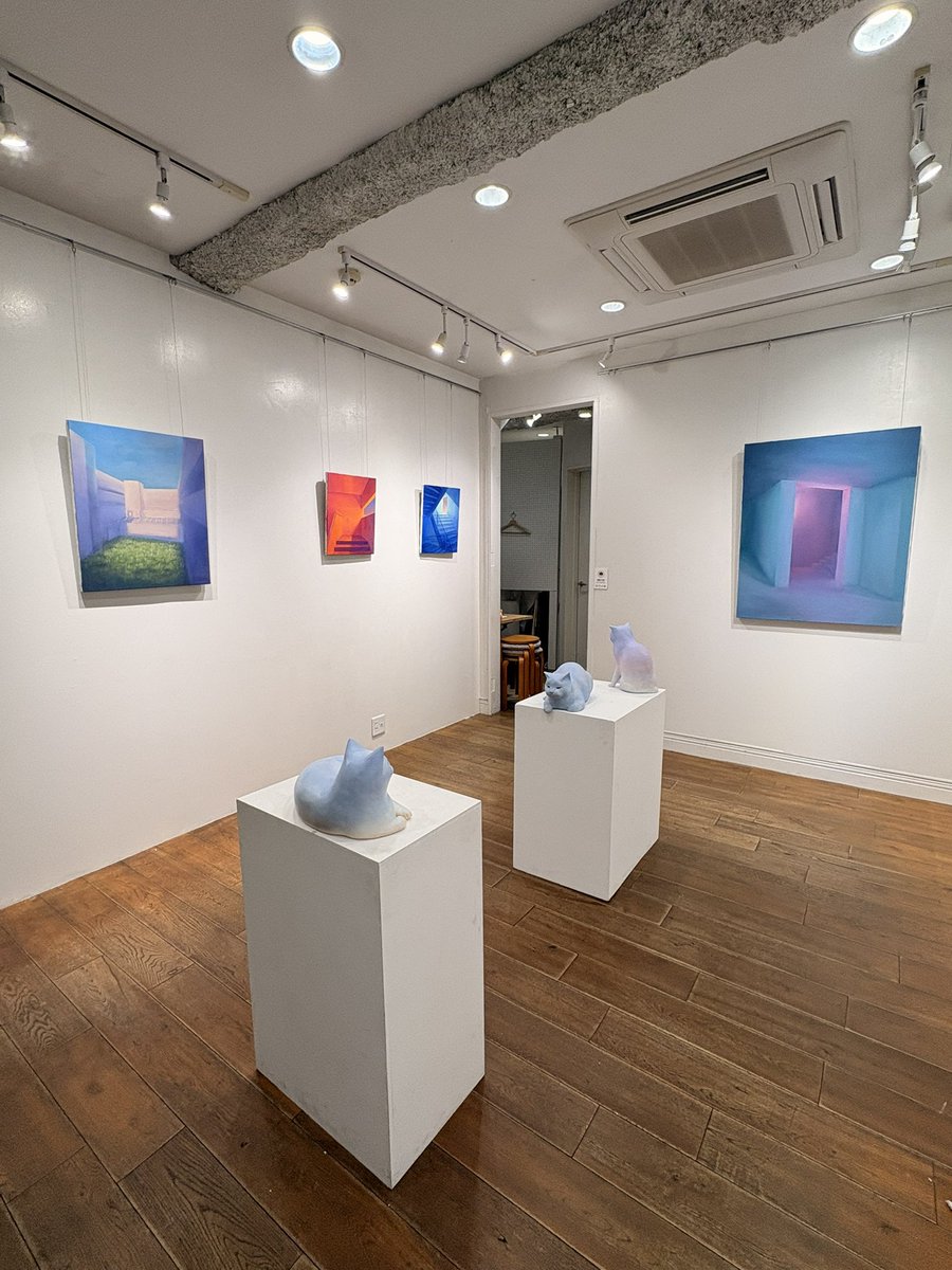【展示のお知らせ】
いよいよ明日から展示が始まります
ぜひご高覧ください☁️

一枚目　桑原彩季
２枚目　Rian