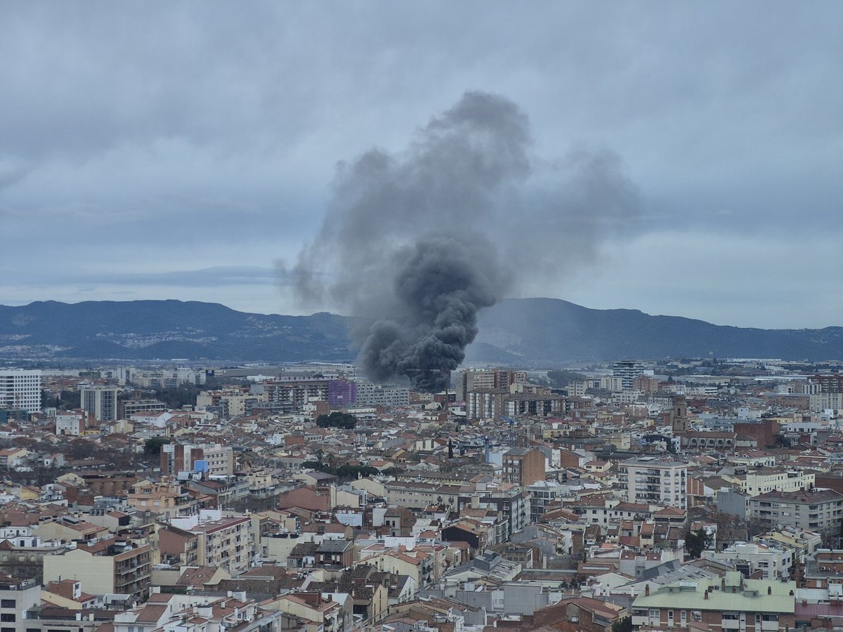 Ara mateix un incendi per la zona de la Fira de Sabadell <a href="/DiariDeSabadell/">Diari de Sabadell</a> <a href="/RadioSabadell/">RàdioSabadell</a>