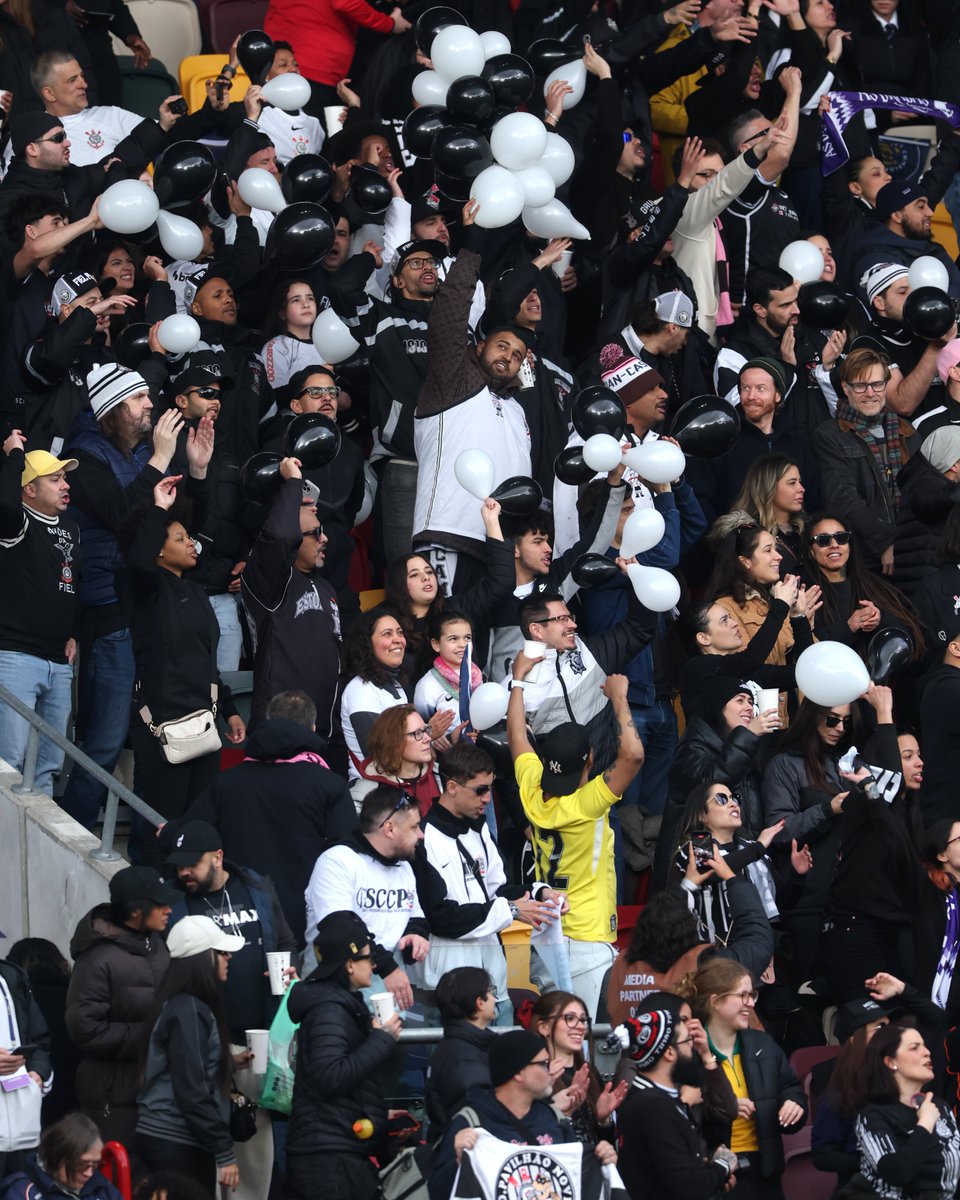 fifaworldcup_pt's tweet image. O Bando de Loucos em Londres ⚫️⚪️
#FIFAWCC