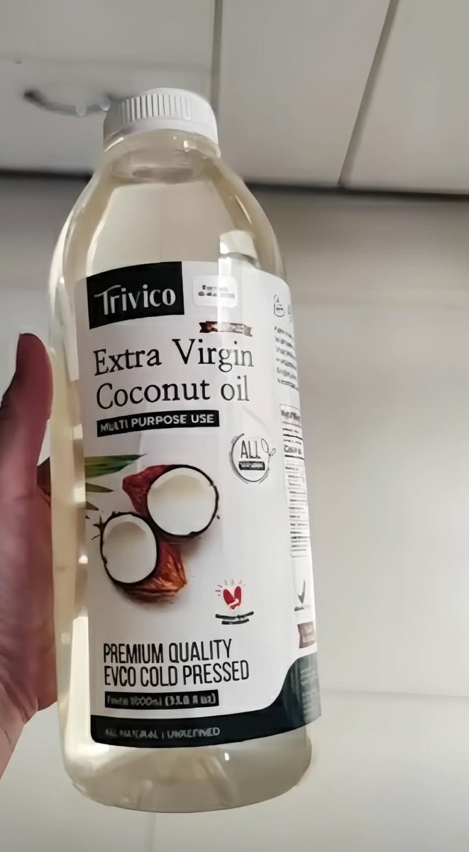 SUNGKEM 🙏🏻 Biar mulut ga bau busuk!
Balik lagi ke perawatan ala nenek moyang: oil pulling pake coconut oil. Mulut jadi lebih seger, plak berkurang, gigi keliatan makin clean.￼