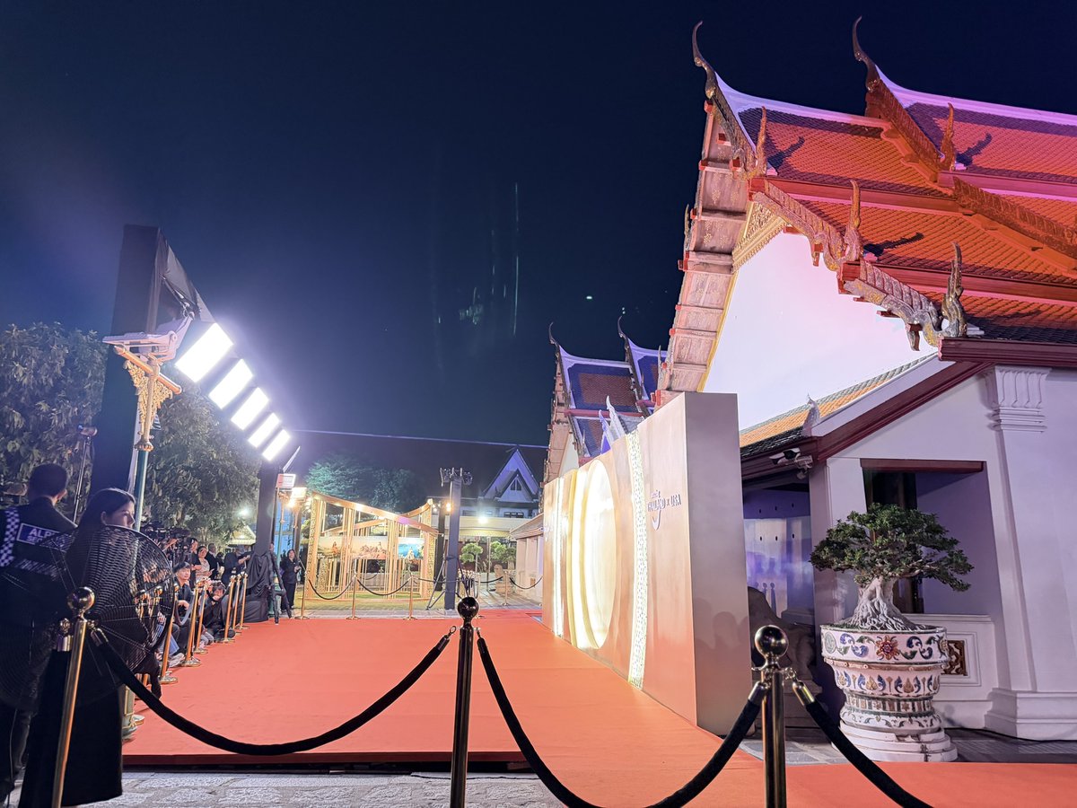 ลำดับประกาศที่เท่าไหร่ไม่สำคัล….แต่ที่นั่งติด Red carpet อ่ะนะคับ ตอนคุณเค้าเดินมาผมจะสั่นป้ะฮะให้ทาย 🤣💫❣️

#AmazingThailandxLISA