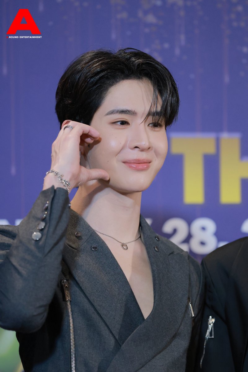 around_ent's tweet photo. “เจมส์ DEXX” ร่วมเดินพรมม่วงในงานประกาศรางวัล “THE VIRAL HITS AWARDS 2025” 

VIRAL HITS AWARDS X DEXX 
#TVHA2025xDMD #DEXXth
#JamesSu #JAMESSU_DEXX
#TheViralHits #TVHA2025
#TheViralHitsAwards2025 https://t.co/9rZg5fBXki