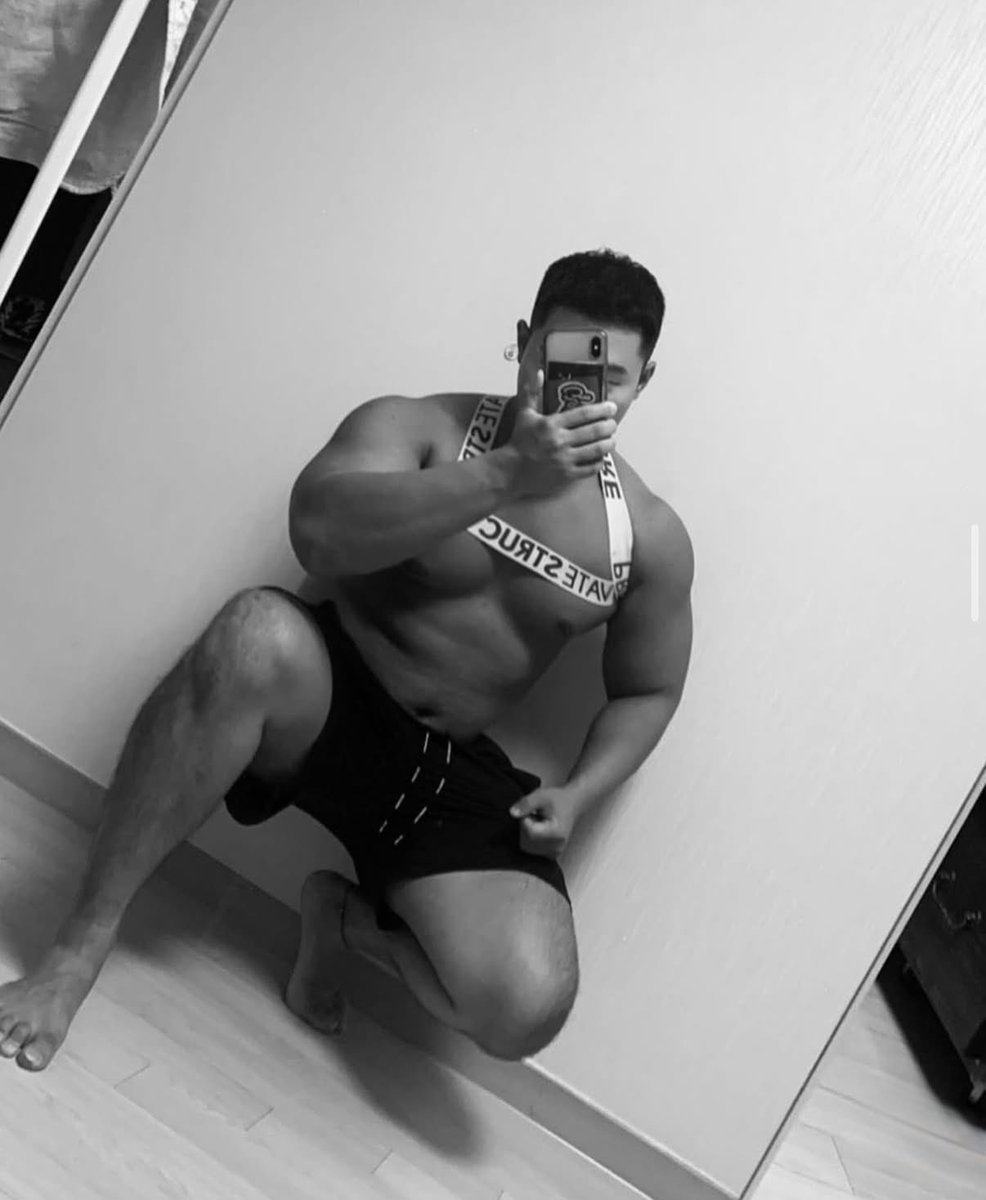 Babyjun227's tweet photo. 🖤

좋아요 - 친하게 지내고싶다✨
리트윗 - 만나고 싶다🍑
댓글 - 나랑 더 대화하고 싶다 🍆
https://t.co/Z4bjwAKGCy https://t.co/gt00KOxbZV