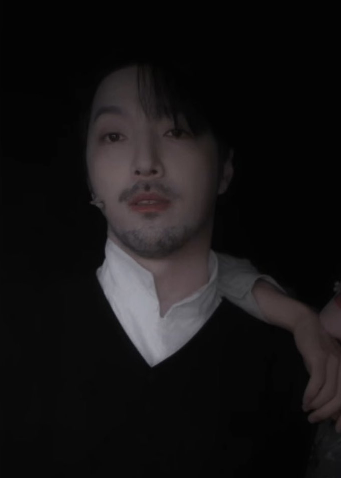 수염남자분 공연 시작 전까지는 항상 단추를 풀고 계시는구나
🔓좋네....이거 좋다............