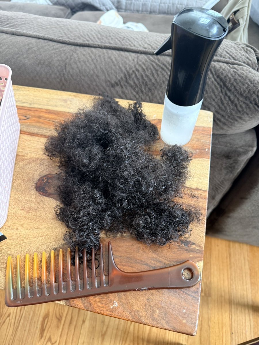 Anahn E. Moo® tweet media