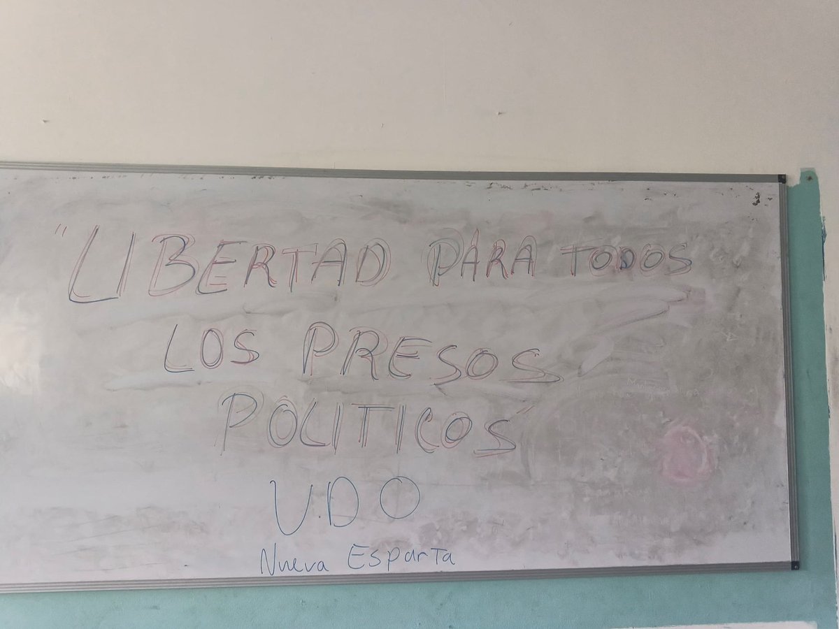 Los estudiantes están dándolo todo 

En las vigilias 
En sus casas de estudios 
En sus salones 
En el país 

Ocupando activamente el lugar que tienen en esta transición para que el desenlace final sea: LA DEMOCRACIA