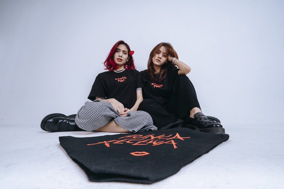 empty page. tweet media