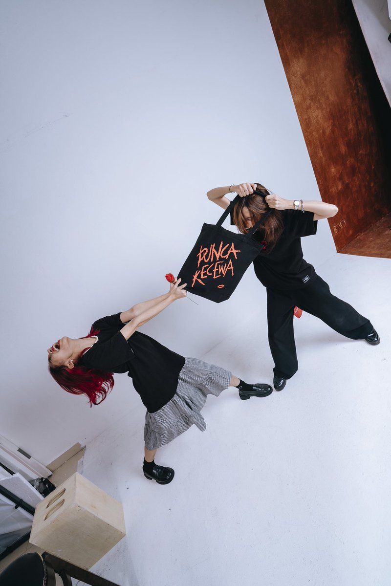 empty page. tweet media