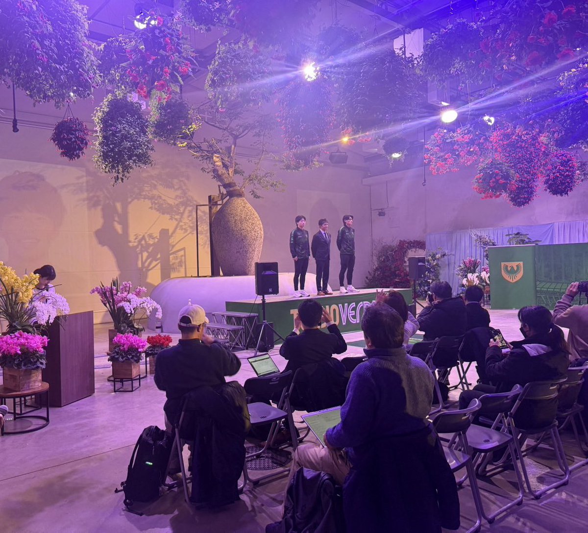 東京ヴェルディ新体制発表会見
司会を務めました🎙️🟢

2026年も全緑で応援します📣
東京ヴェルディに関わる全ての皆さん
どうぞよろしくお願いします🙌🏻

｟前編｠
youtu.be/rKUtgQ9W5K4?si…
｟後編｠
youtu.be/J8bG8CxuOE8?si…