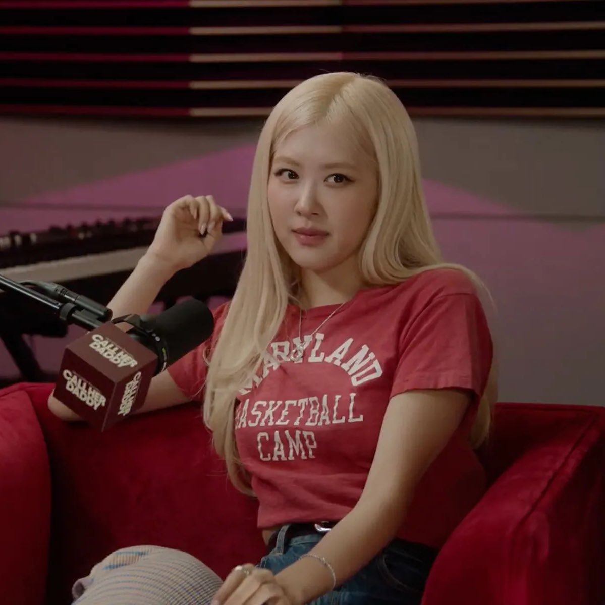 PopCrave's tweet image. ROSÉ on the relationships between the members of BLACKPINK:

“We’re best friends. We’re sisters. We’re like family. We’re colleagues… It’s really all of that combined. I do agree that it’s a very unique relationship that we have but over time more layers have been added on to…