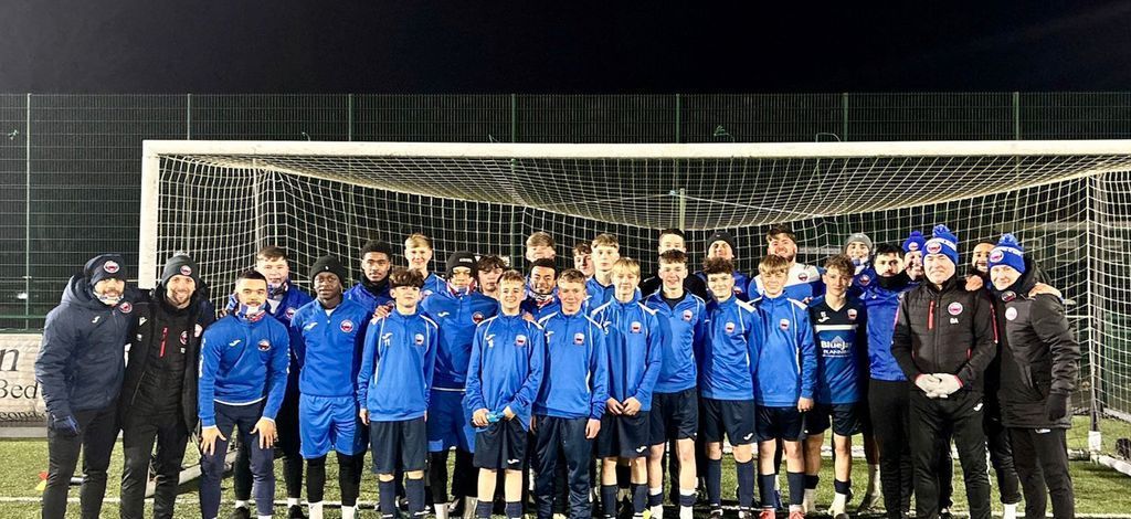 Russ, Darren &amp; the squad welcomed Nuneaton Borough U15s to first-team training last night. Justin &amp; Trev put the lads through their paces, with Acco running a focused keeper session.
A brilliant night of learning, development and connection between the club &amp; its next generation!
