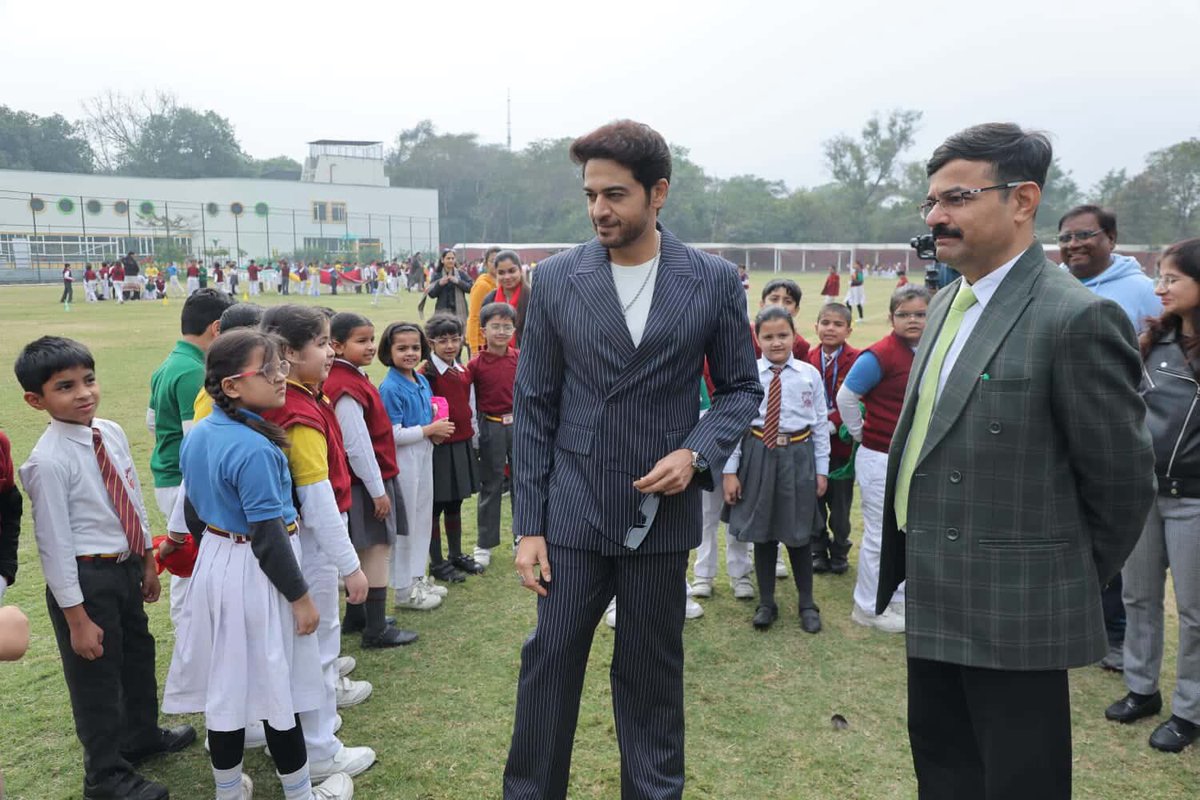 This is soo cute
 #GauravKhanna visited his school in Kanpur ❤️
#BB19 #BiggBoss19