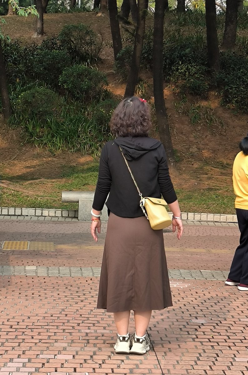BAngeli32054's tweet photo. 排队时顺手帮身后抱娃的妈妈扶了下婴儿车，她笑着说“谢谢”的瞬间，阳光都暖了半度 小善意，藏着生活的小温柔～ https://t.co/5C1wtEeqKV