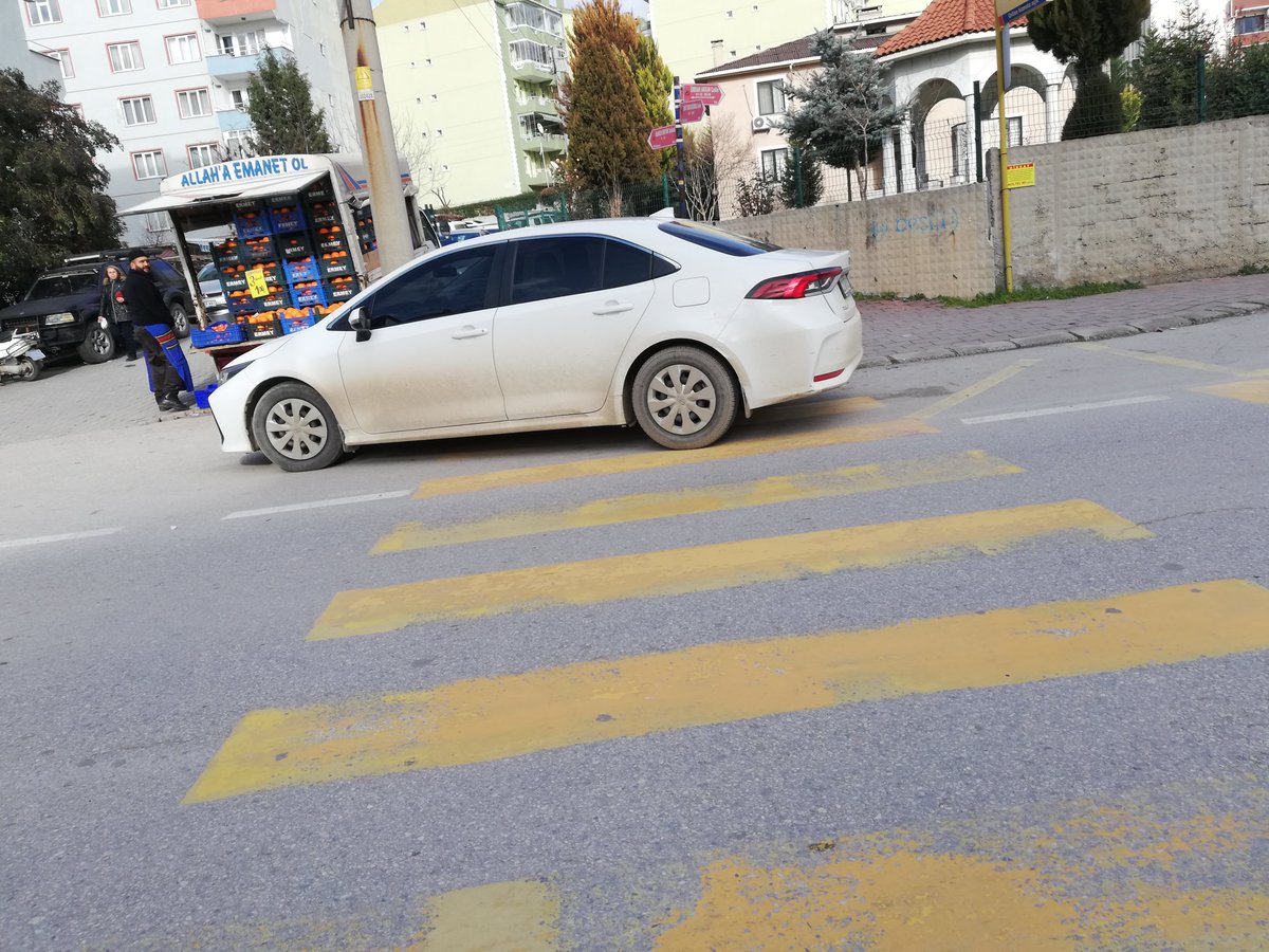 28/01/2026 - 15:32 Yer: Edirne Merkez, Fatih Mah. Ümran Akkan Cad. Şentürk Eczanesi yanı yaya geçidi Plaka: 22 ABR 502
Hatalı park nedeniyle yaya geçişi engelleniyor. İnceleme ve işlem rica olunur.  Saygılarımla, <a href="/EmniyetGM/">Türk Polis Teşkilatı</a> <a href="/TrafikEgm/">EGM Trafik Başkanlığı</a>