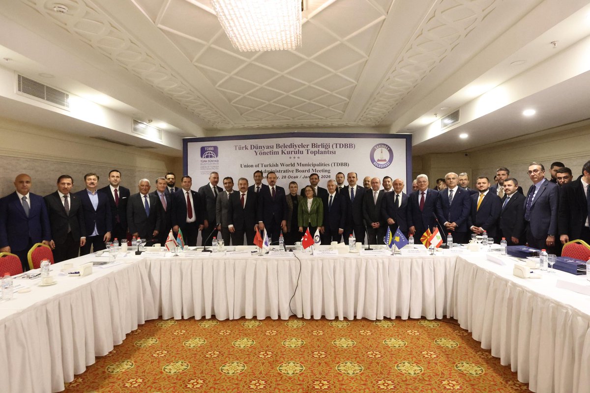 Gaziantep’imizin ev sahipliğinde, Genel Başkan Yardımcımız Prof. Dr. Sayın Kürşad Zorlu ile Türk Dünyası Belediyeler Birliği Yönetim Kurulu Toplantısı’na katıldık. Kardeş şehirlerimizle iş birliğimizi güçlendiren, gönül coğrafyamızla kurduğumuz bağları daha da tahkim eden