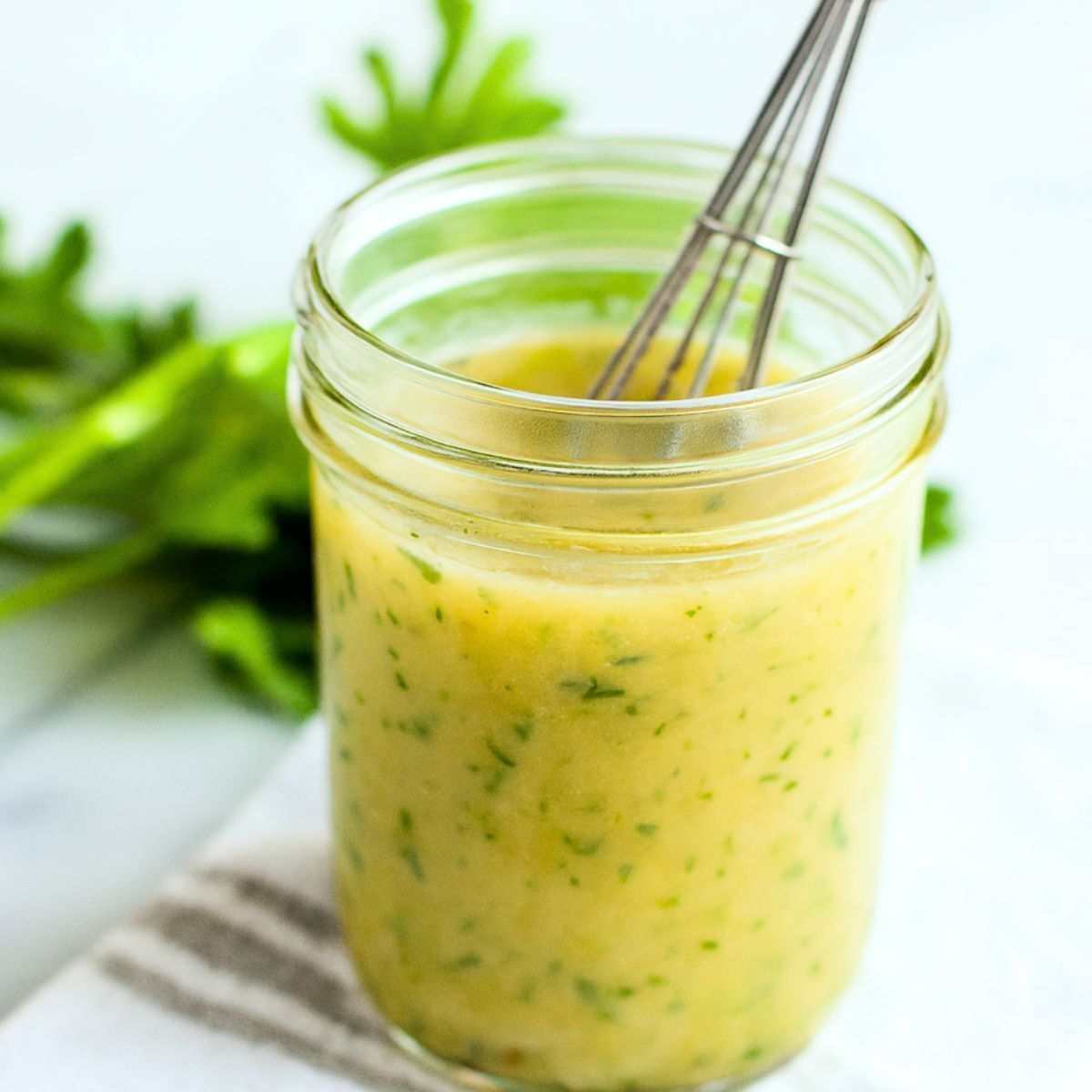 DrKristieLeong's tweet photo. Skip the bottled dressing and enjoy this fall/winter salad dressing that's light and nutritious. Some of you follow a low-histamine diet, and this recipe is safe for you too. If you have questions about histamine intolerance and what foods are safe, visit my blog: https://t.co/euv3r9N8CT.

Apple‑Herb Dressing
Ingredients:

2 tbsp unsweetened applesauce (for gentle tang)

2 tbsp olive oil

1 tsp fresh parsley, chopped

1 tsp fresh dill, chopped

Pinch of salt

Instructions: 

Whisk until smooth. Works beautifully on mixed greens or roasted root veggie salads. 

#LowHistamineDiet 
#FoodIsMedicine