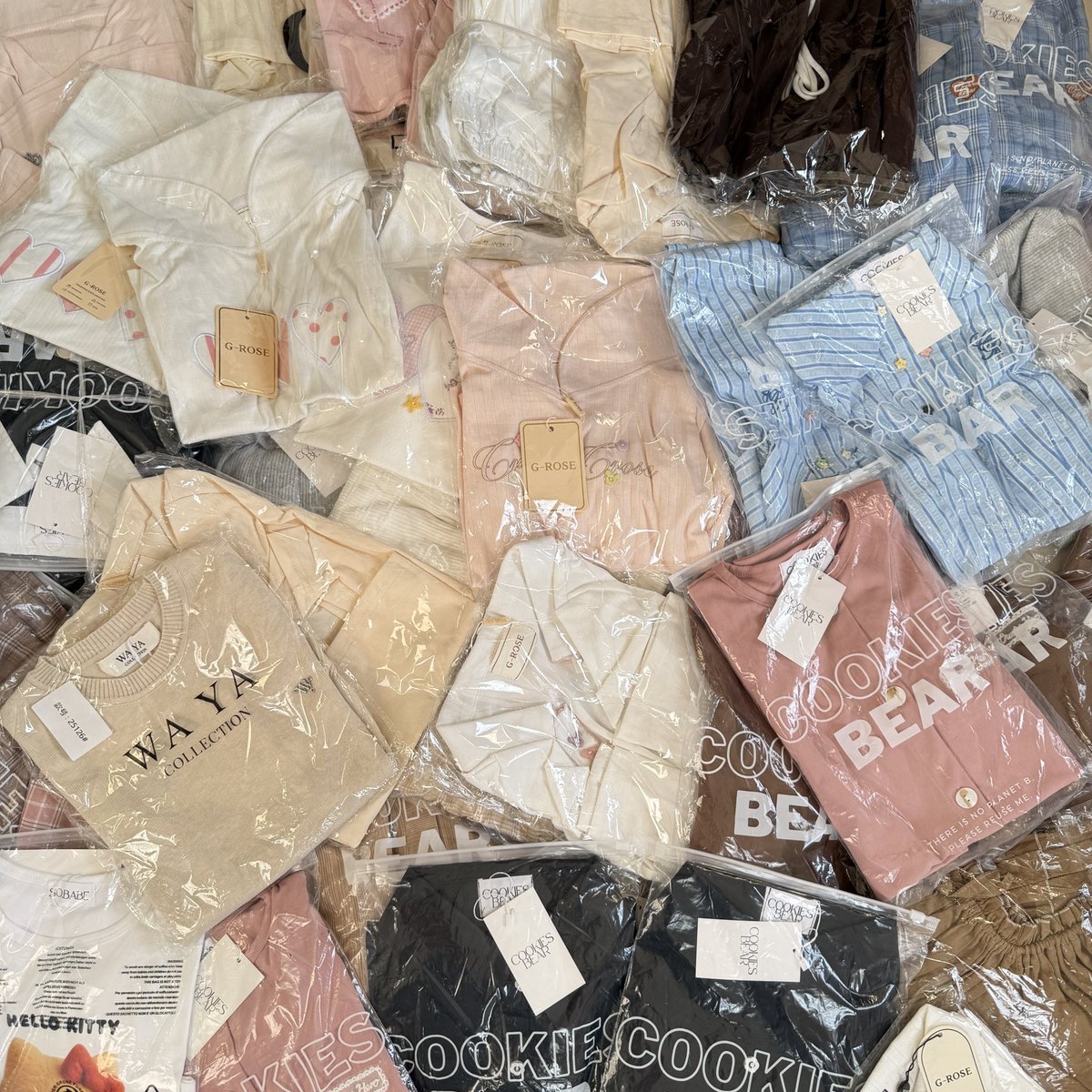 😙งานจุกๆแน่นๆ อยากเลิกขายแต่งานน่ารักเกินนน  ค่าส่งเหมาๆ 50฿ รี+ปัก เหมาส่ง 35฿ งานมีเยอะกว่าในภาพ ไอจี มือ 1 มือ 2 ครบ❤️

#ส่งต่อเสื้อผ้า #ส่งต่อเสื้อผ้ามือสอง #เสื้อผ้ามือสอง #โล๊ะตู้เสื้อผ้า #ส่งต่อ  #เสื้อผ้ามือสองสภาพดี #เสื้อผ้ามือ2