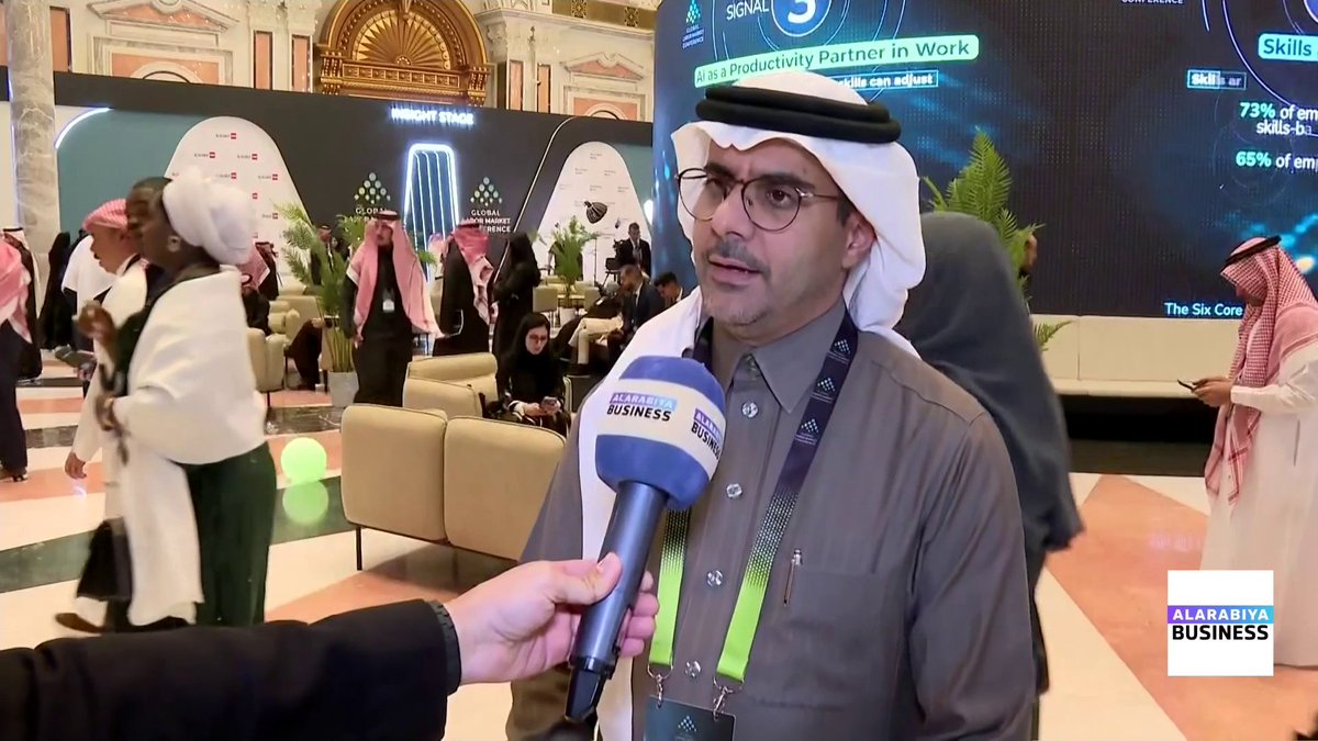 المدير الإقليمي لمنظمة الأمم المتحدة للسياحة لمنطقة الشرق الأوسط سامر الخراشي في مقابلة للعربية Business من المؤتمر الدولي لسوق العمل: القوة العاملة بقطاع السياحة تمثل 10 % من الإجمالي في السوق عالميا. قطاع السياحة انتقل من مرحلة التعافي إلى مرحلة الاستدامة بعد جائحة كورونا. الذكاء الاصطناعي يؤثر سلبا على وظائف قطاع السياحة ويتطلب تأهيل مختلف للعاملين _Business 