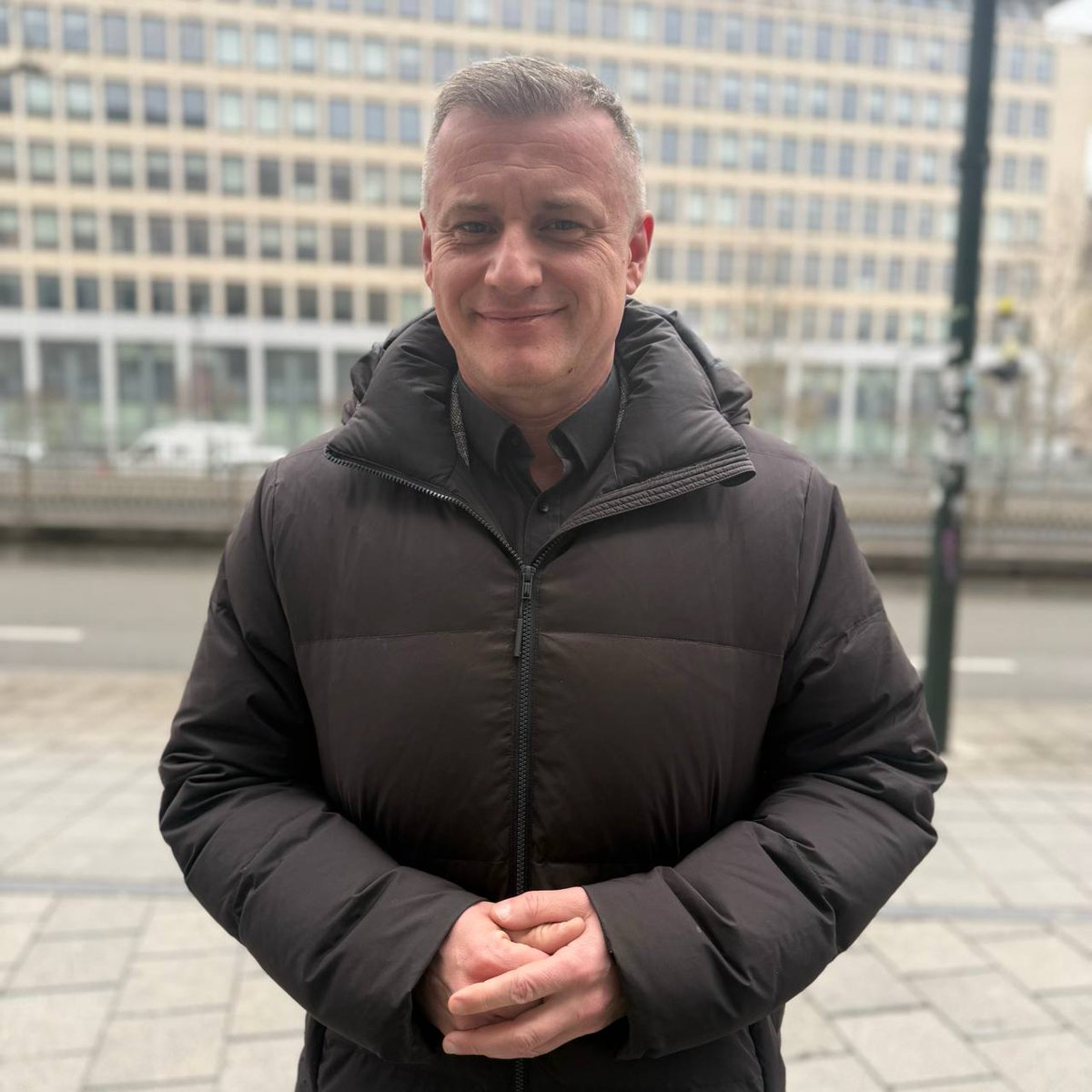 Za mną sąd cywilny w Brukseli, przed który została pozwana Polska przez Pfizera o 6 miliardów złotych.

Ma to być odszkodowanie za nieodebrane przez Polskę szczepionki, zamówione w trakcie pandemii przez rząd Morawieckiego.

Dziś i jutro wysłuchujemy stanowiska Polski.