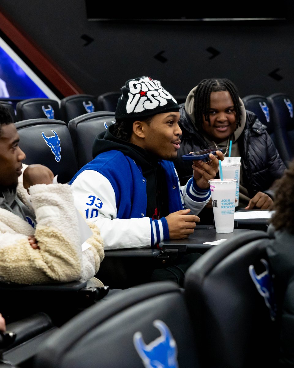 UBFootball's tweet image. 𝐓𝐡𝐞 𝐩𝐢𝐜𝐤𝐬 𝐚𝐫𝐞 𝐢𝐧.

Our spring mini teams are set! 

#UBhornsUP🤘l #BullMarket📈